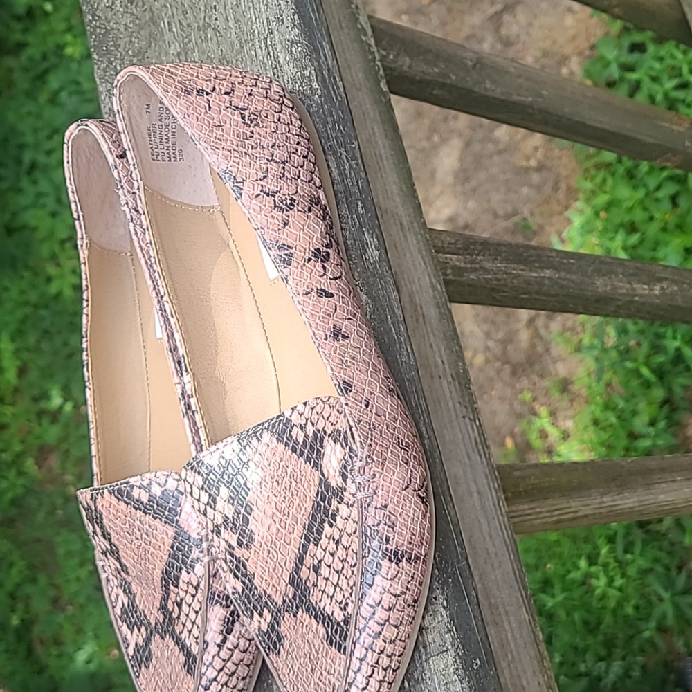 STEVE MADDEN Size 7m Flats Snakeskin look - Picture 2 of 8